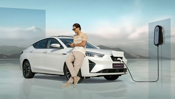 آغاز فروش خودرو‌های کی ام سی EJ۷ و EJ۷+ کرمان موتور