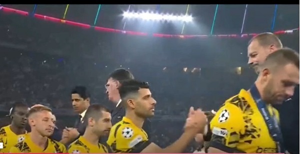 اهدای مدال نایب قهرمانی به مهدی طارمی + عکس و فیلم