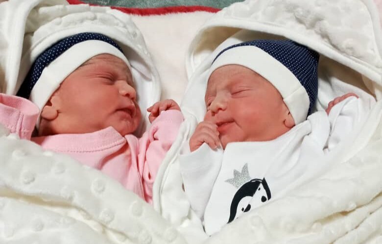 مستمری بهزیستی به دوقلوها