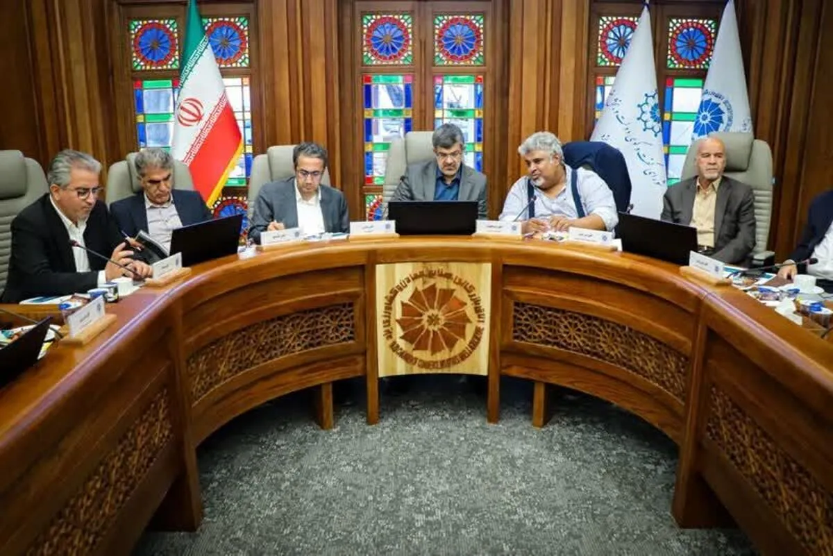 معاون وزیر صمت: تولید صنایع صادرات محور راه نجات اقتصاد است