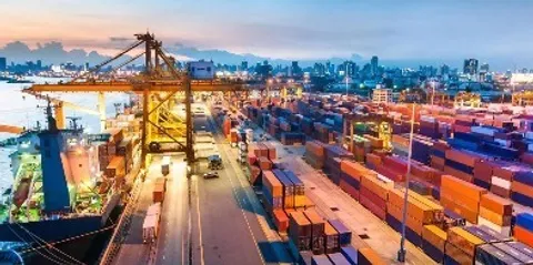 ورود بیش از ۶۲۰ هزار تن کالای اساسی به مناطق آزاد کشور