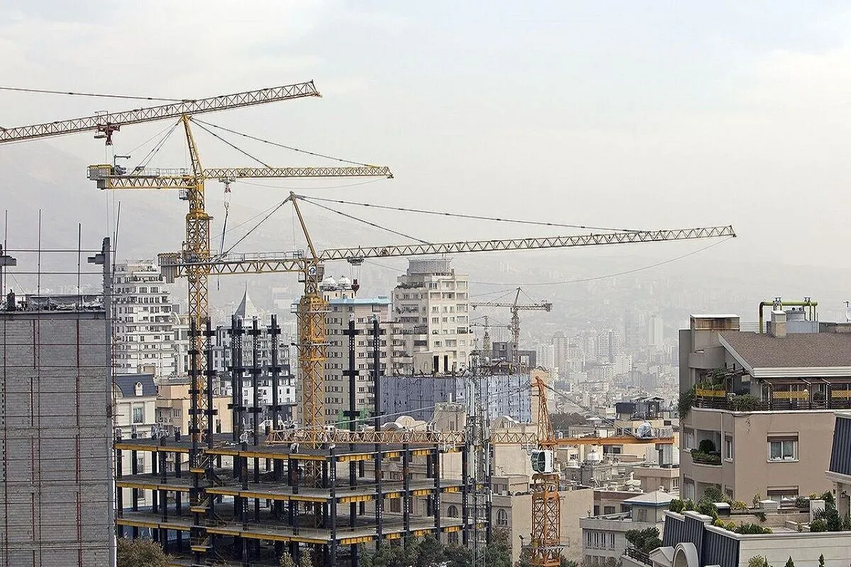 ورود بانک‌ها به ساخت‌وساز و خرید و فروش ملک تخلف است