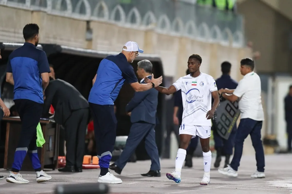 روز و ساعت مسابقه معوقه استقلال و هوادار