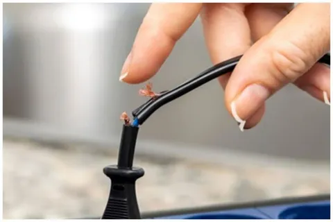 هنگام برق گرفتگی چه اقداماتی باید انجام داد؟