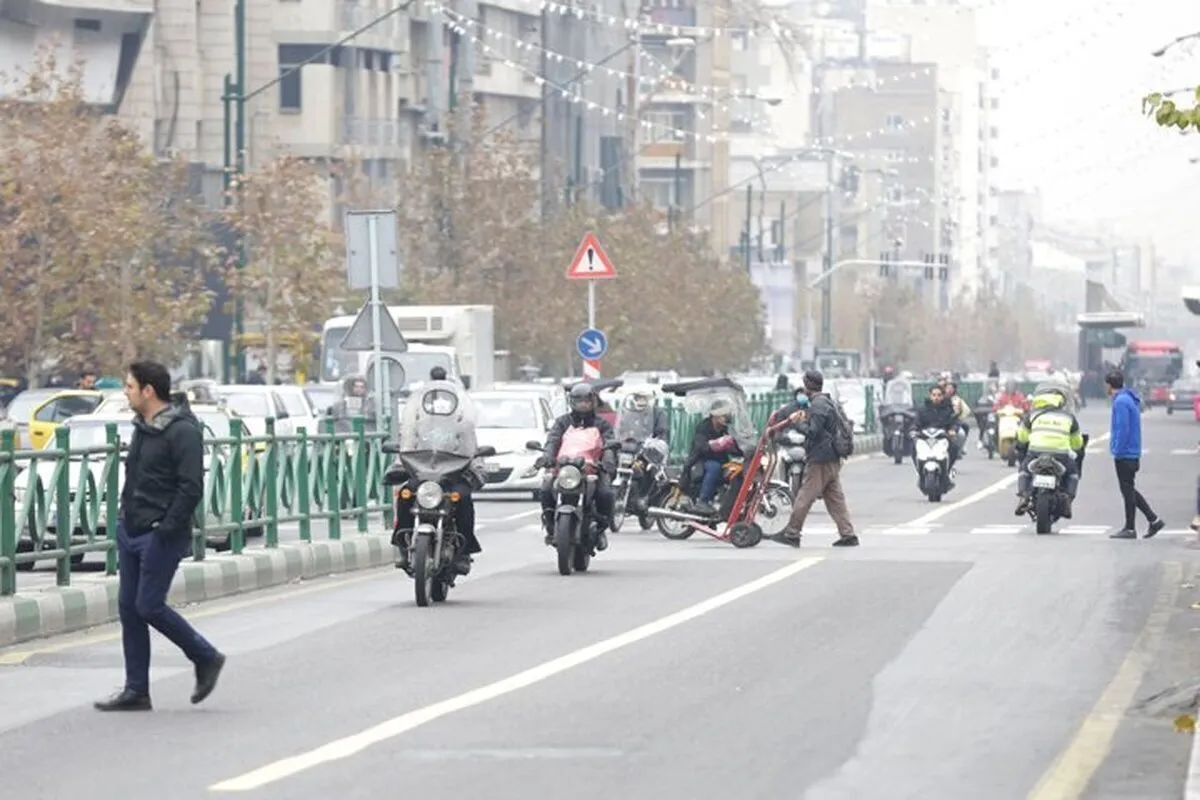 گرما و گرد و خاک در انتظار تهرانی‌ها