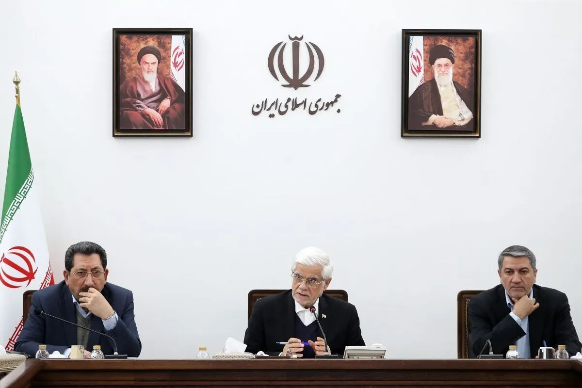 عارف: اصلاحات ساختاری نباید تأثیر منفی بر معیشت مردم داشته باشد