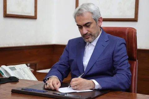 وزیر اقتصاد بر تقویت اقتصاد مقاومتی و وحدت ملی تأکید کرد