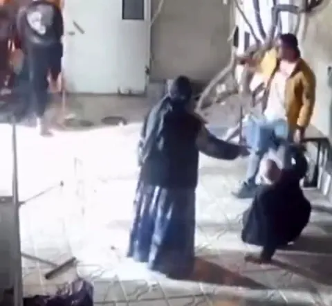 تشکیل پرونده قضایی در پی حمله اراذل و اوباش به زوج سالخورده/ پیرمرد مضروب فوت کرد + فیلم