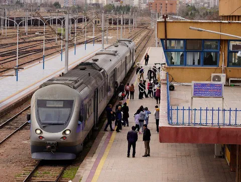 محور میانه- زنجان با عبور قطار تهران- وان به شبکه ریلی کشور بازگشت