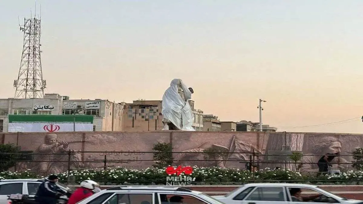 نصب مجسمه والرین در میدان انقلاب + فیلم