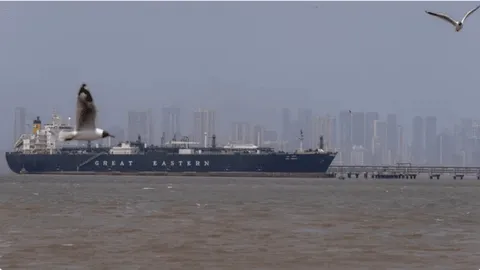 کویت صادرات نفت خود را به دنبال انسداد هرمز قطع کرد