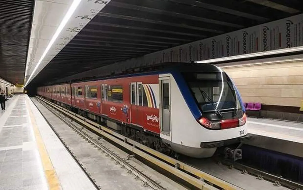 نقص فنی قطار در ایستگاه شهید حقانی