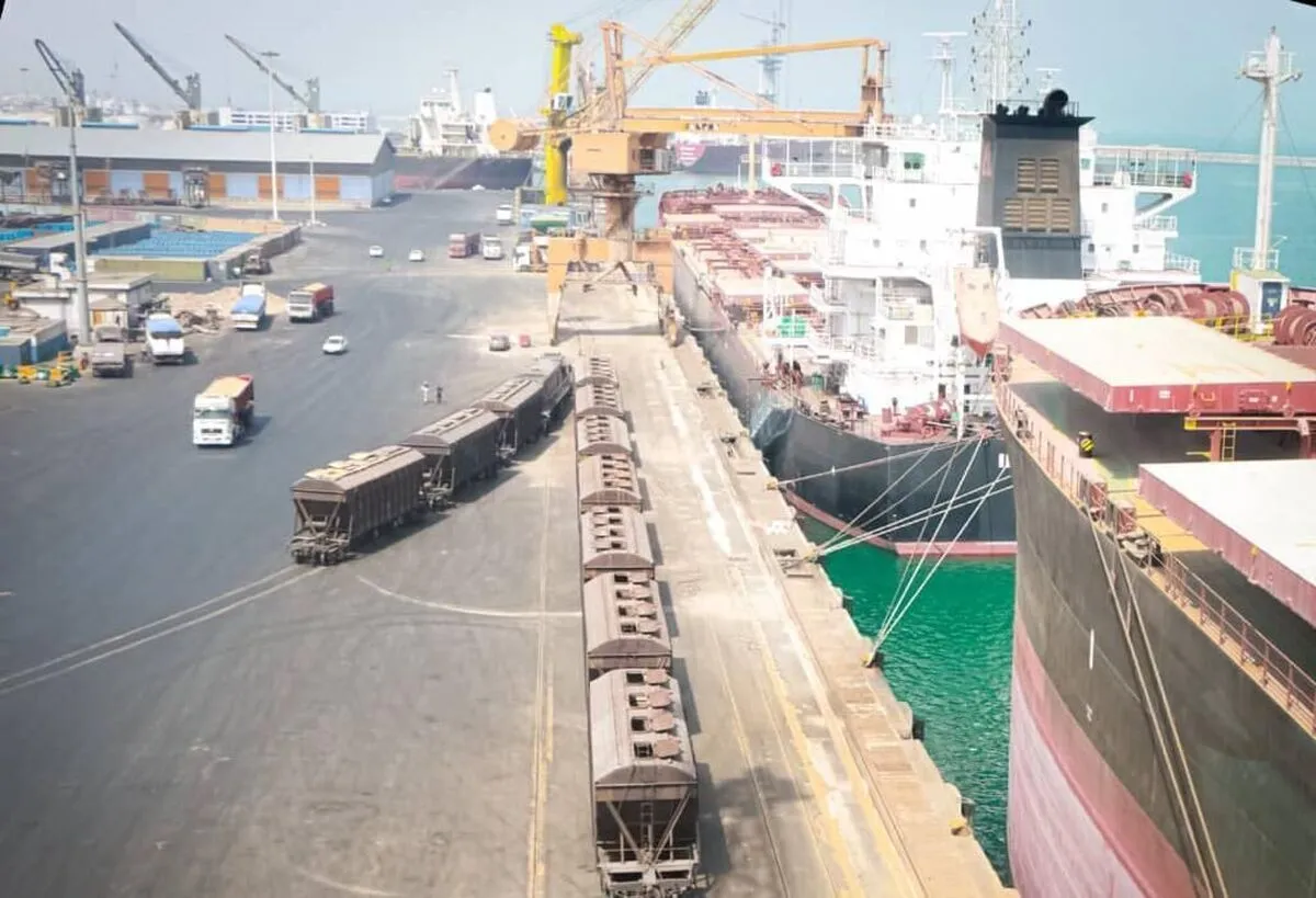 پهلوگیری ۳۵ کشتی در بندر شهیدرجایی/ ادامه تحلیه و بارگیری بدون توقف