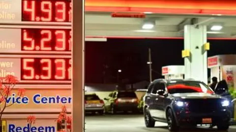 وزیر انرژی آمریکا: فعلا بنزین ۳ دلاری نداریم