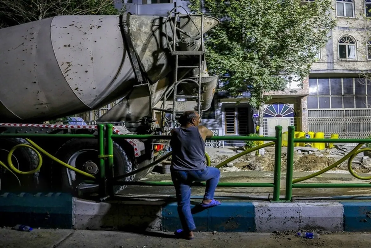 لوله آسیب دیده در میدان قدس درحال ترمیم است/ آب قطع نشده است