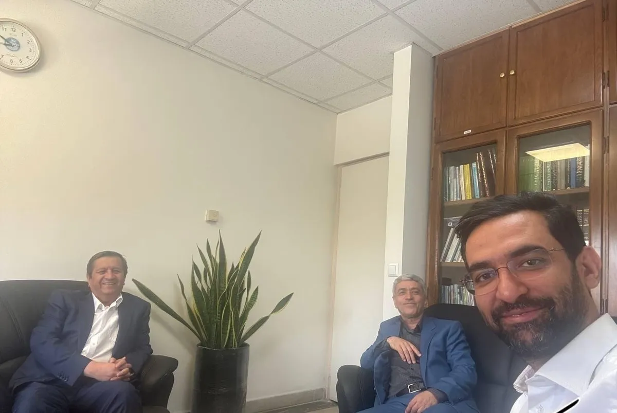 سلفی معنادار آذری جهرمی؛ وزیر اقتصاد مشخص شد؟