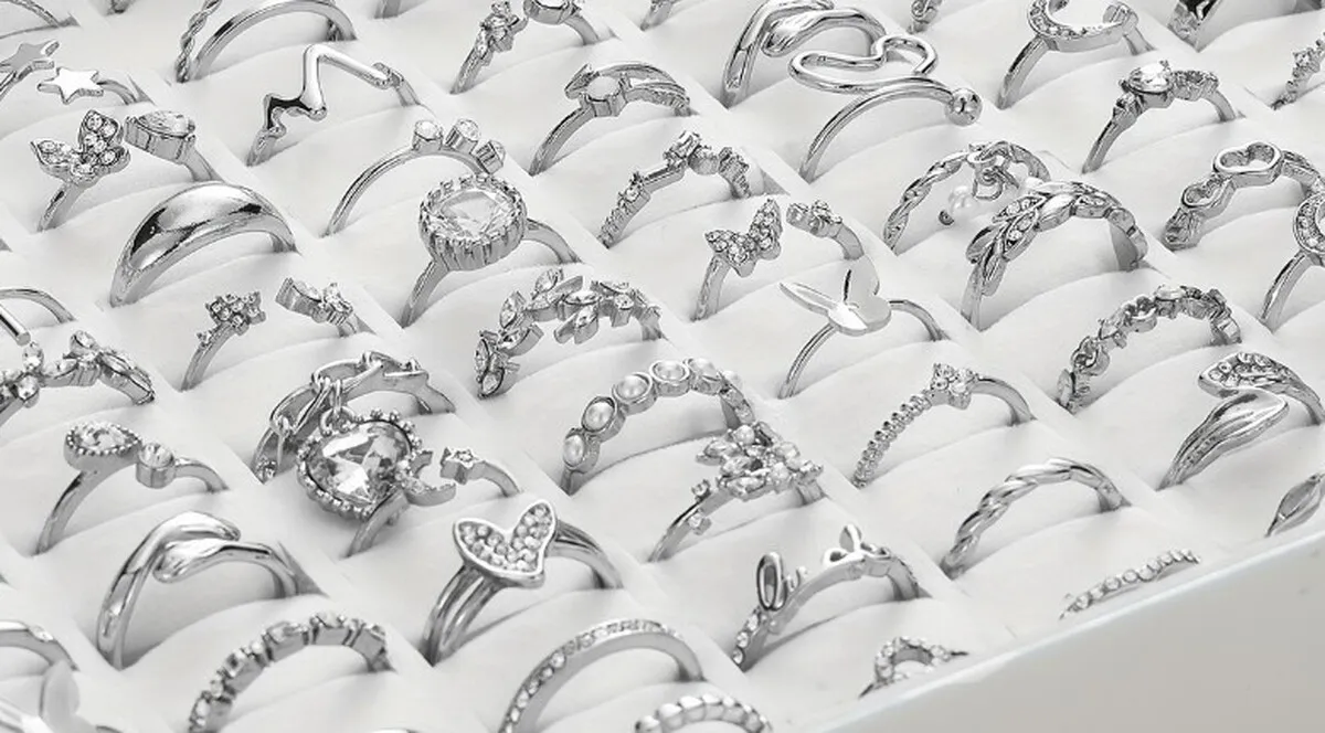 قیمت نقره ۲۷۰۰ تومان ارزان شد