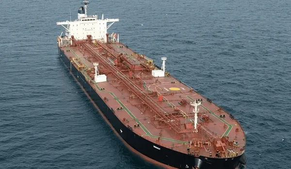 اختلاف ۴۰ دلاری قیمت نفت روی کاغذ با روی نفت‌کش‌ها