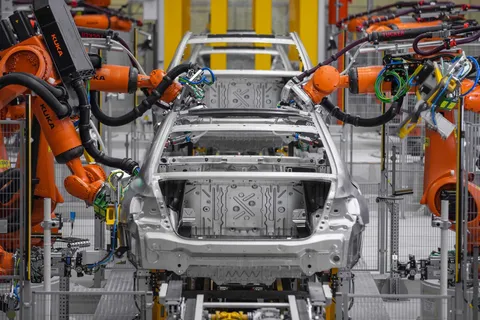 بازار خودرو در برزخ رکود تورمی؛ از نرخ‌های نجومی تا تردید خودروساز در عرضه