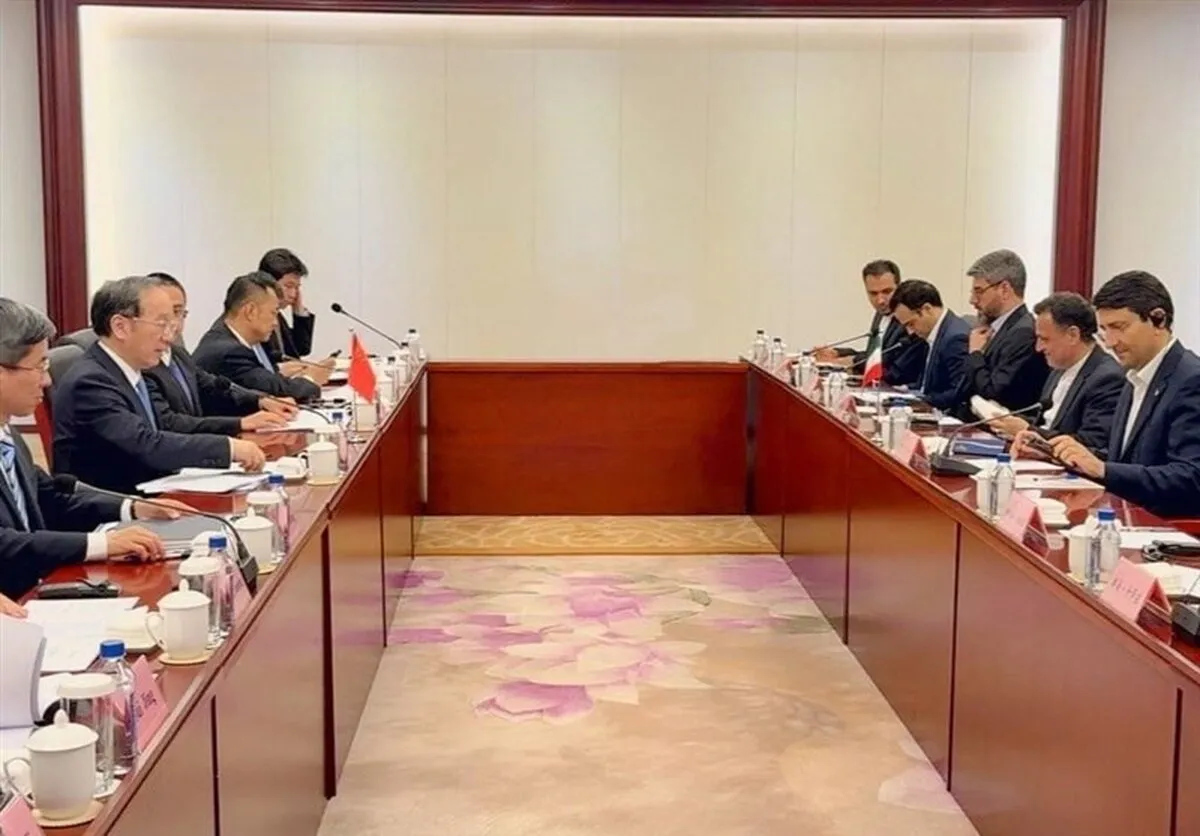 تاکید وزرای ایران و چین بر تسریع اجرای توافق ۲۵ ساله