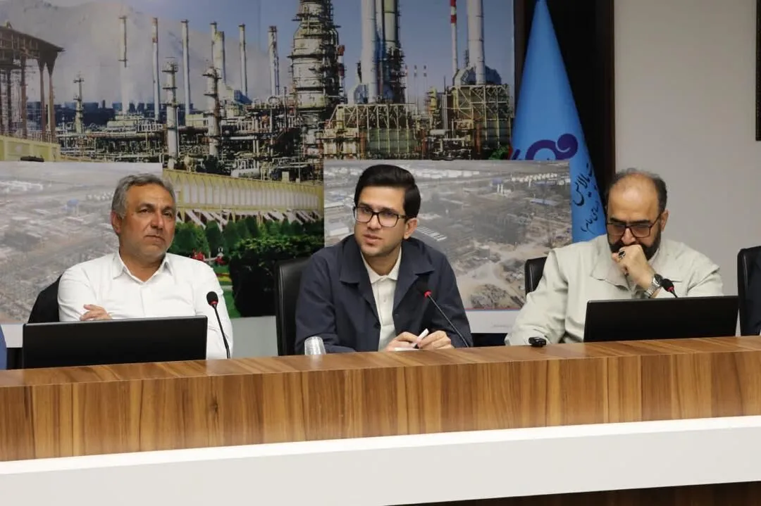 پالایشگاه اصفهان در مسیر افزایش ظرفیت و اجرای پروژه‌های کلان/ بازدید از خسارت‌های وارد شده پالایشگاه لاوان