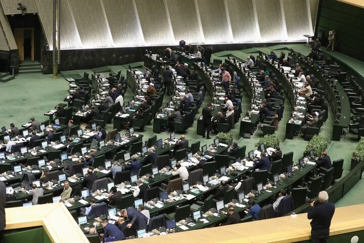 تذکر کتبی ۳۹ نماینده به رئیس‌جمهور: ساماندهی کارکنان دولت اجرا شود