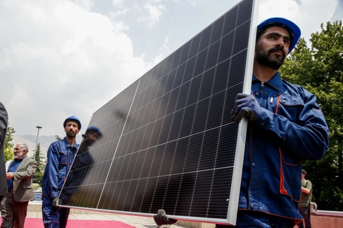 تجهیزات ساخت ۷ هزار مگاوات نیروگاه خورشیدی وارد کشور شد