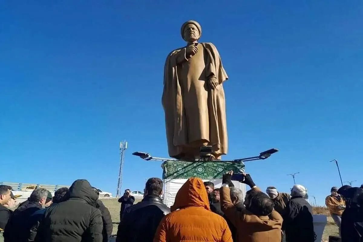 ماجرای سقوط مجسمه شهید رئیسی در اردبیل