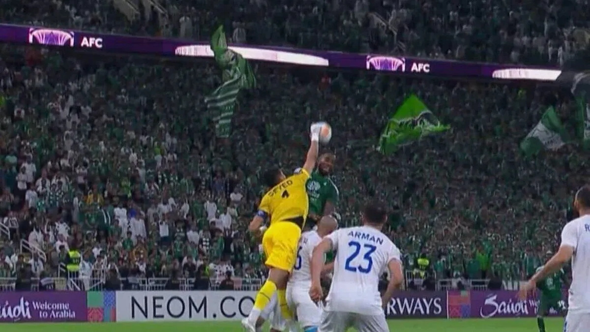 اخراج اسلامی درست و پنالتی دوم الاهلی نادرست بود