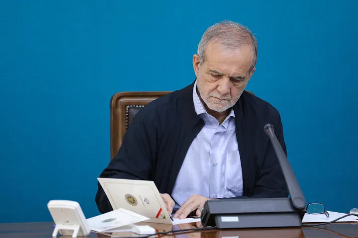 پزشکیان: قدردان تلاش‌های بی‌وقفه کارکنان و مسئولان حوزه نفت و انرژی هستم