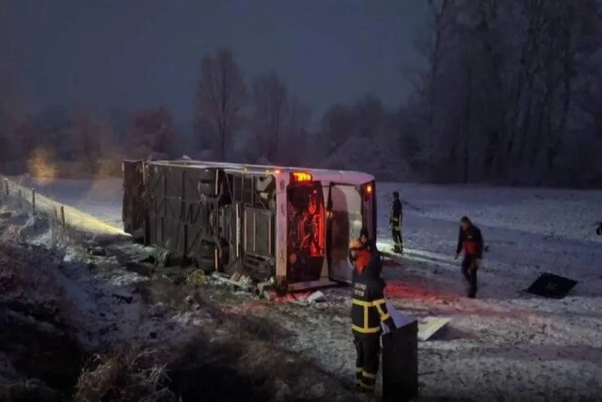 واژگونی اتوبوس در خراسان‌جنوبی با ۱۶مصدوم