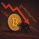 افزایش فشار فروش در بازار رمزارزها؛ بیت‌کوین در آستانه فاز «تسلیم شدن»