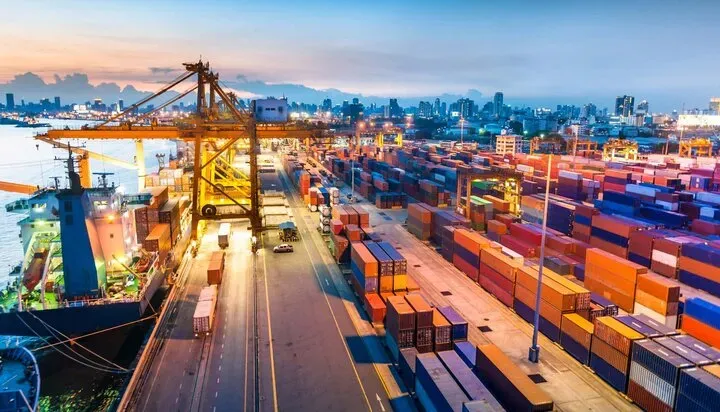 ظرفیت کامل بنادر در خدمت امنیت غذایی؛ هیچ نگرانی بابت تامین کالای اساسی نداریم