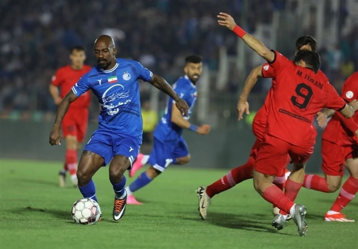 تاخیر در شروع بازی تراکتور-استقلال در یادگار