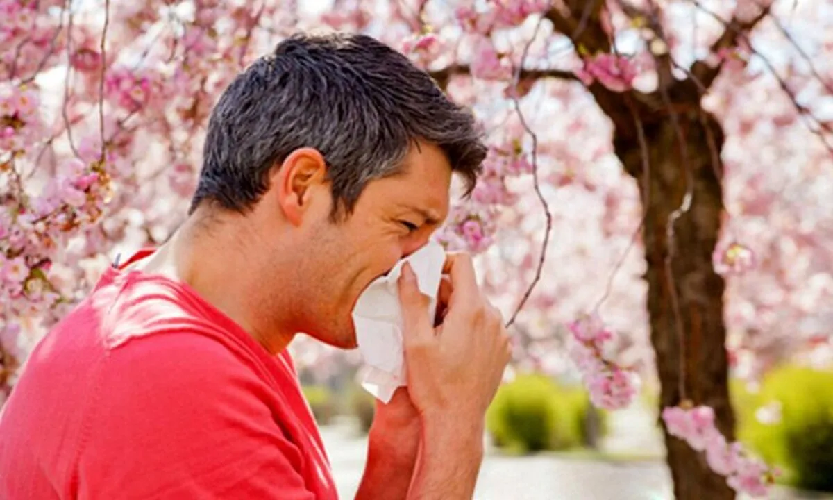 علائم آلرژی بهار؛ چطور درمان کنیم؟