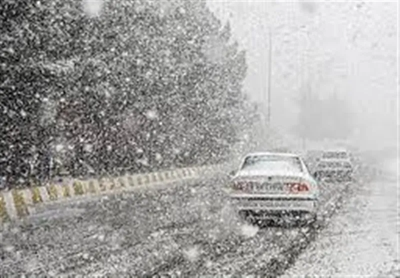 بارش برف و باران در جاده‌های ۲۴ استان