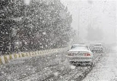بارش برف و باران در جاده‌های ۲۴ استان