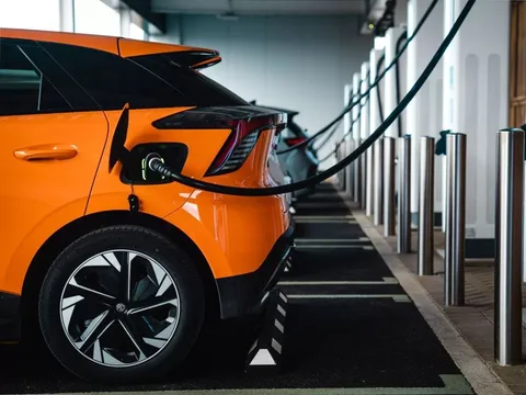 صنعت خودرو جهان به چه سمتی می رود؛ هیبریدی یا برقی؟