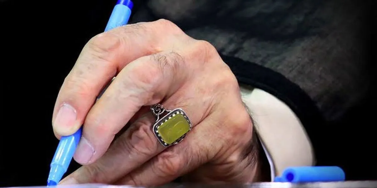 موافقت رهبر انقلاب با عفو جمعی از محکومان دادگاه‌ها