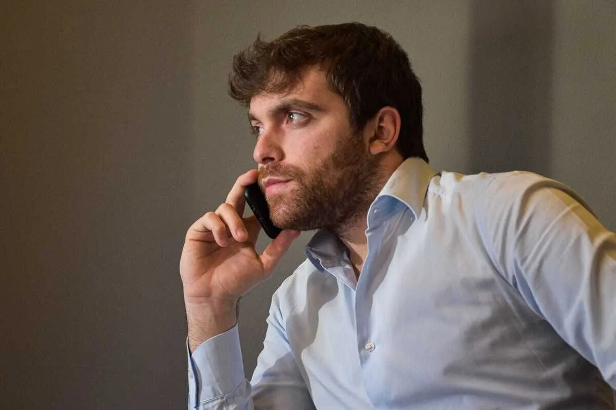 پادشاه اخبار نقل و انتقالات در سال چقدر درآمد دارد؟