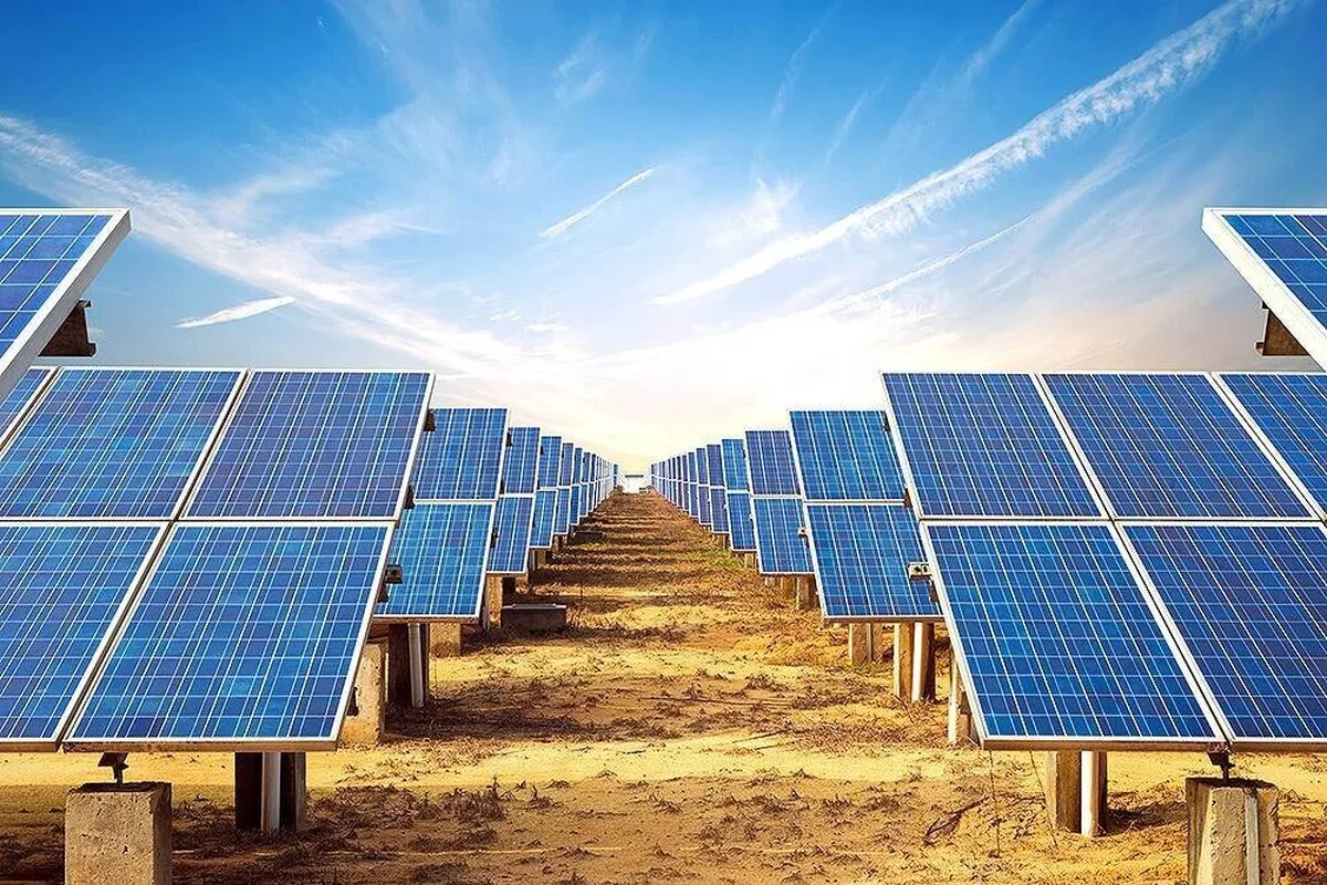 اتصال فاز نخست نیروگاه خورشیدی ۲۷۰ مگاواتی کاوه به شبکه سراسری تا ۲۲ بهمن