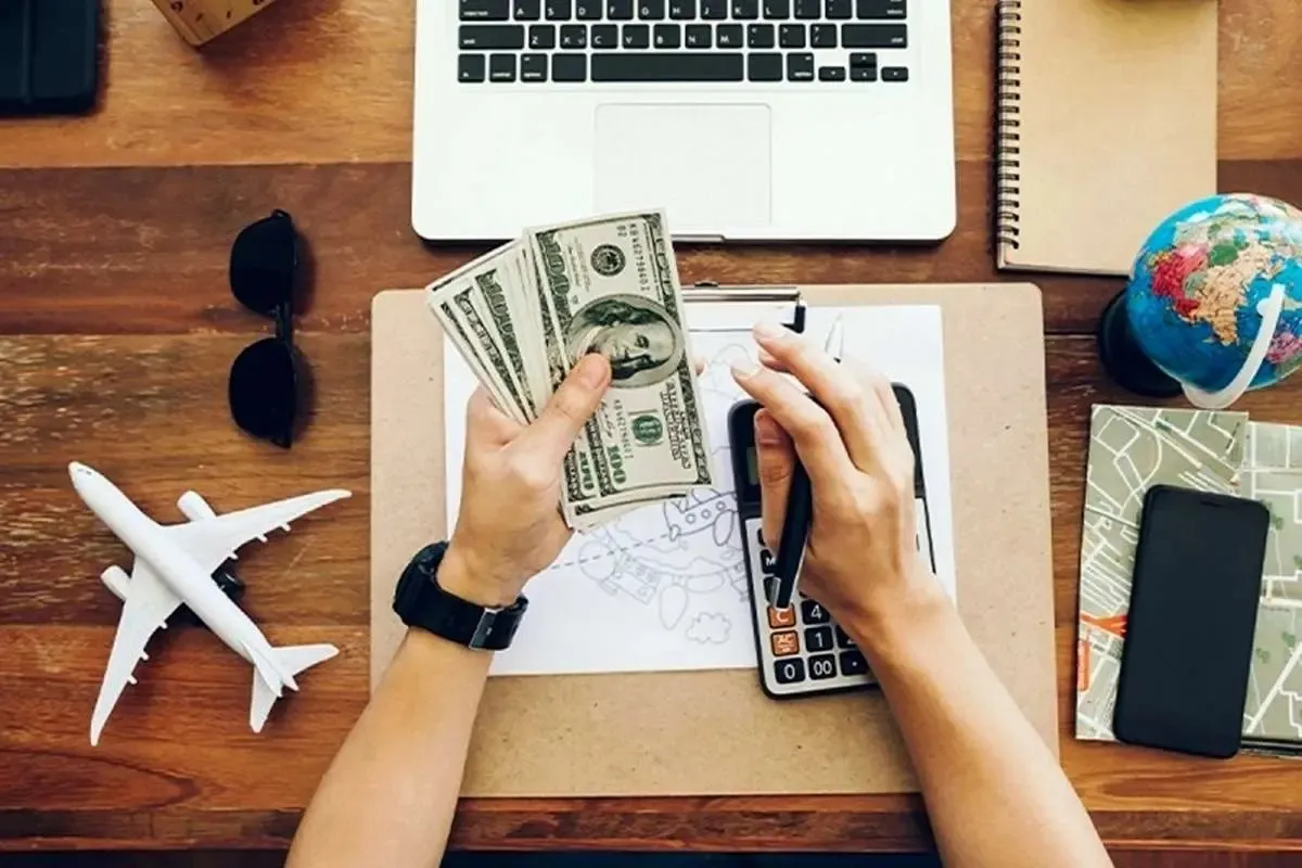 تفاوت قیمت ارز مسافرتی و آزاد پنجشنبه ۳ مهر