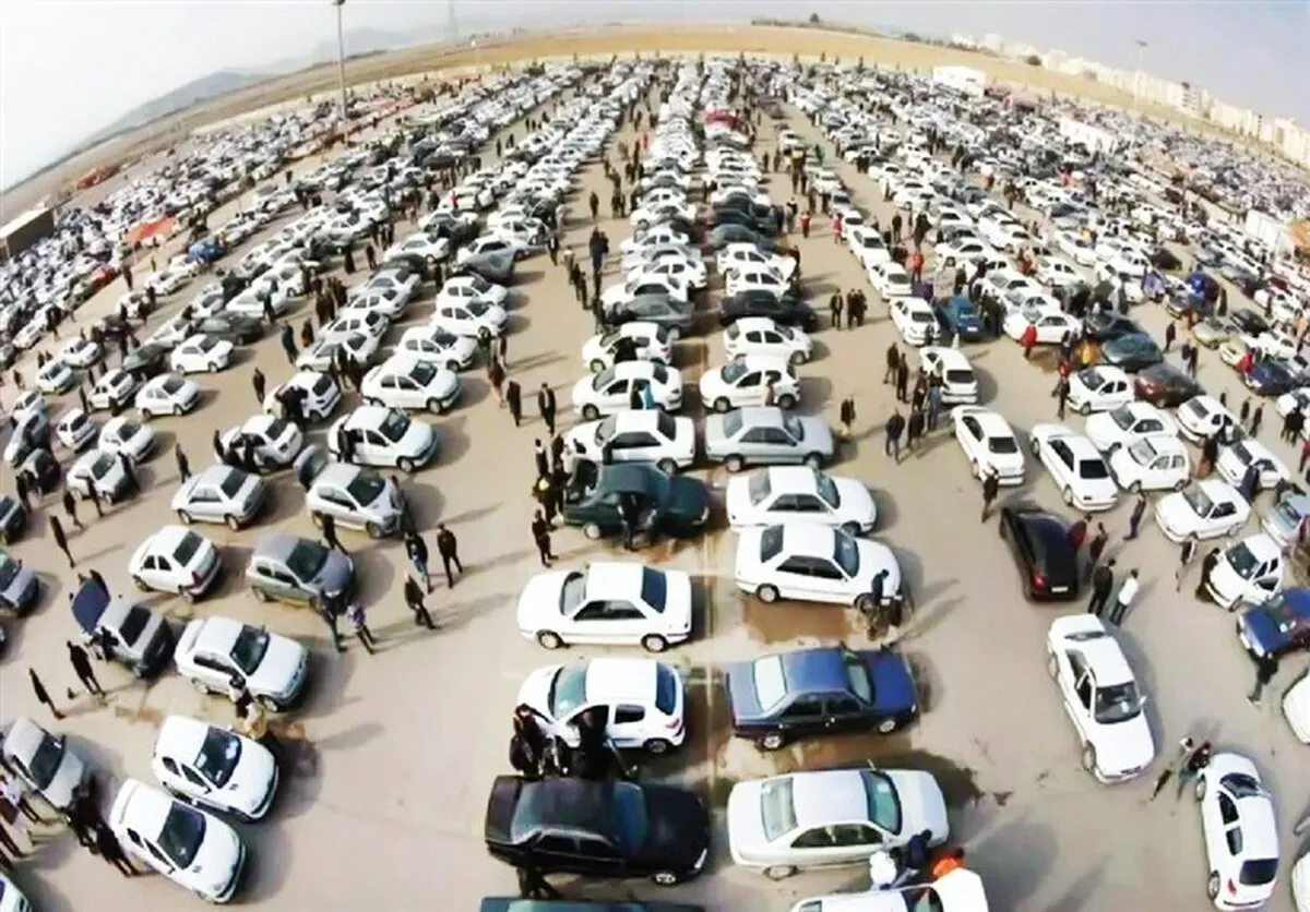 دود اختلاف‌نظر بر سر عرضه خودرو در بورس، به چشم سهامداران می رود