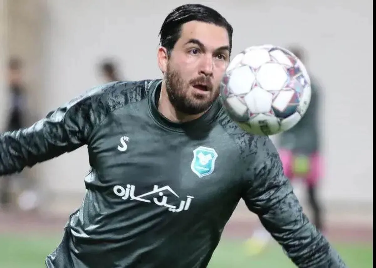 خط خوردن گلر پرسپولیسی مقابل استقلال