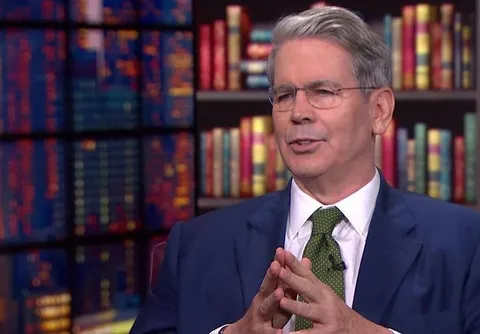 وزیر خزانه‌داری آمریکا: ممکن است موقتاً تحریم نفتی ایران را برداریم