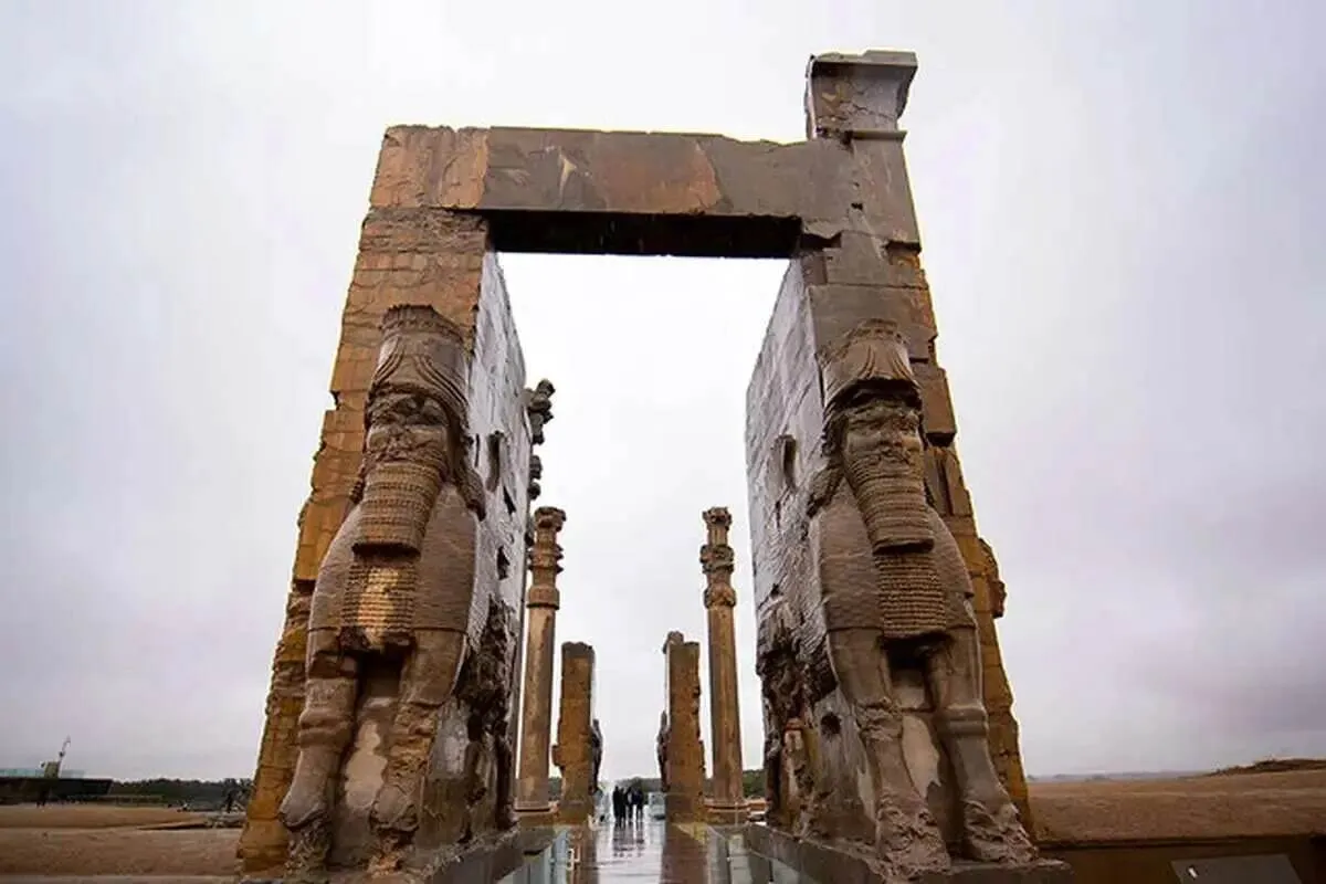 ماجرای تیراندازی در تخت جمشید چه بود؟