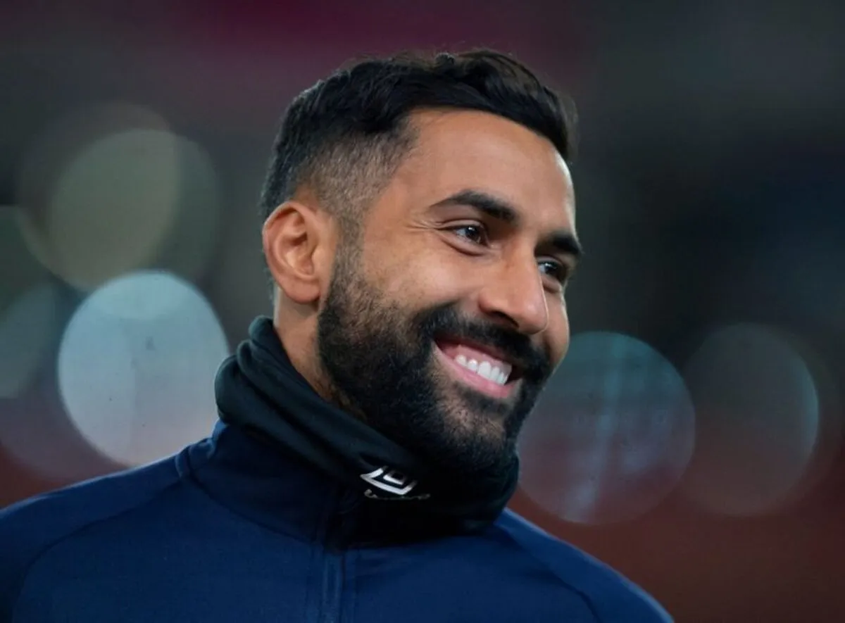 سامان قدوس راهی امارات شد