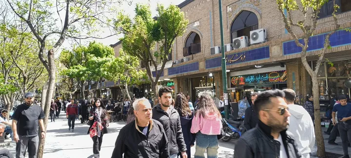 فعالیت روزمره کسبه و مردم در بازار تهران؛ نبض اقتصاد در پایتخت خوب می‌زند