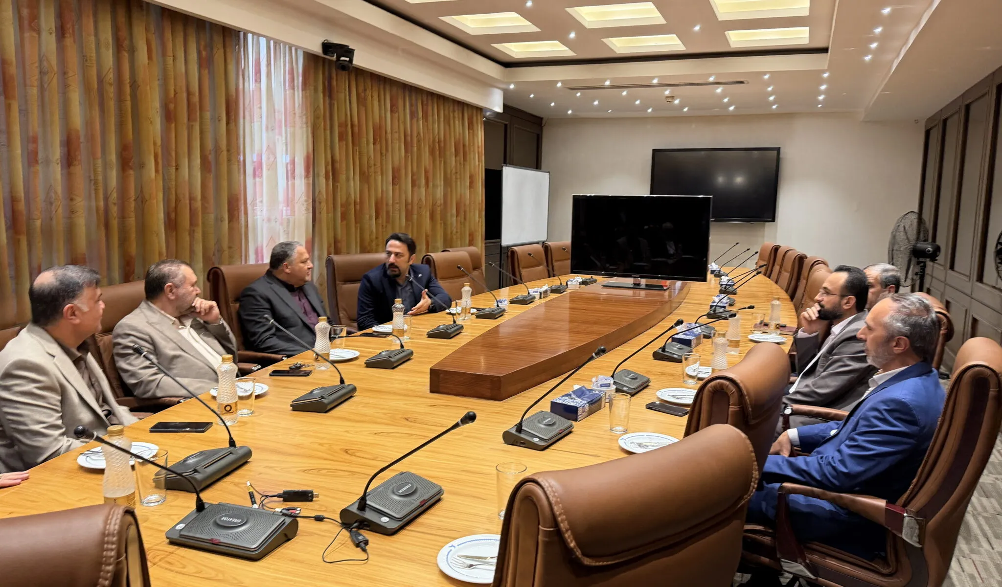 بازدید حسابرس کل دیوان محاسبات از هگتا و هتل‌های هما و دیدار با خانواده‌های آسیب‌دیده از جنگ