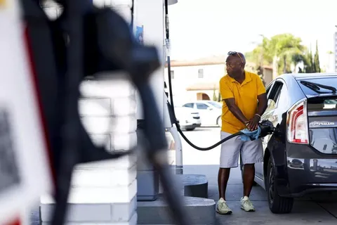 افزایش تورم آمریکا و رکوردشکنی رشد قیمت بنزین در نتیجه جنگ ایران